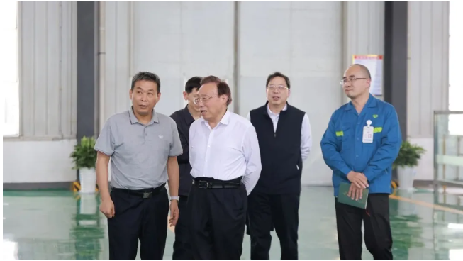中国科学院院士张清杰莅临郑州华晶公司考察调研——共话行业创新发展新篇章